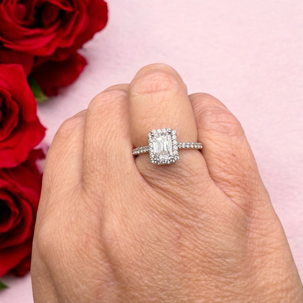 VVSI Moissanite engagement ring size 8